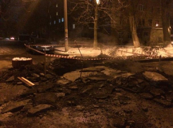 Учителям и ученикам школы №37 Таганрога надо обувать коньки или резиновые сапоги