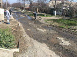 Новой порцией фекалий полили сегодня жителей 23 переулка в Таганроге