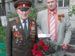 Таганрогского ветерана отметил наградой Василий Голубев