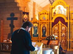 Таганрожцам могут разрешить приглашать священника в больницу