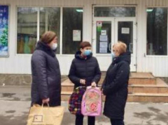 Педагоги Таганрога собрали учебные принадлежности для детей из ДНР и ЛНР