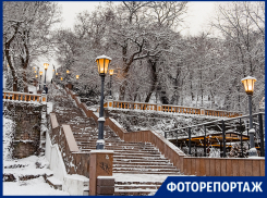 В Таганрог вернулась зимняя сказка: Пушкинская набережная укрылась снегом