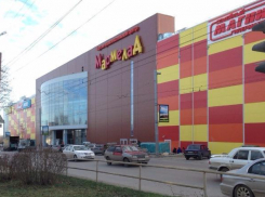 В известном торговом центре Таганрога нарушают закон о запрещенной символике 