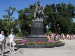 В Таганроге почтили память Антона Чехова