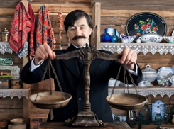 В знаменитом иркутском музее «Тальцы» семья Чеховых «ожила» и торгует в своей таганрогской лавке - видео