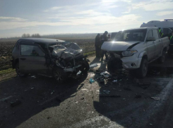 Лобовое столкновение двух авто произошло в Матвеево-Курганском районе под Таганрогом
