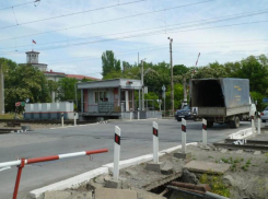 В Таганроге на три недели закрыли переезд на «Красном котельщике»