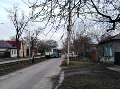 Очередной трамвай в Таганроге покинул рельсы и поехал куда нравится