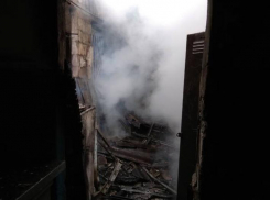 В Таганроге случился пожар, горел торговый павильон