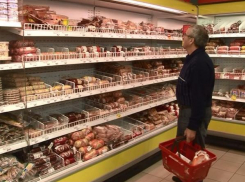 Магазины Таганрога заполнила сомнительная колбасная продукция