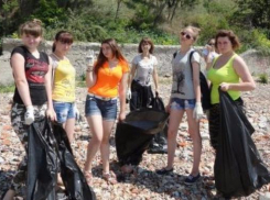 Таганрогские студенты привели в порядок пляжные территории