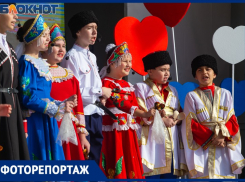 День народного единства таганрожцы встретили флешмобом