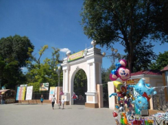 Неизвестные мужчины избили в центральном парке Таганрога детей