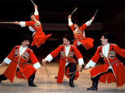 А мы танцуем лезгинку в оранжевых ботинках