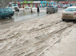 Пассажиры в Таганроге ждут маршрутки по полтора часа из-за непонятных остановок