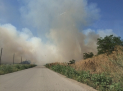 В Таганроге горела свалка