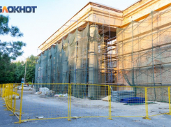 Таганрогский СКЦ «Приморский»: ремонт фасада затянулся из-за суда с подрядчиком и требует дополнительного финансирования