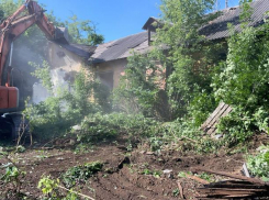 В Таганроге снесли еще три аварийных дома
