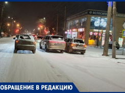 Разъярённый мужчина набросился на женщину из-за аварии в Таганроге