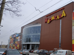Место сбора евреев во время ВОВ и ТРЦ «Мармелад» сейчас: площадь Мира в Таганроге