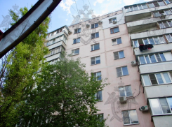 Почему 5-летний мальчик выпал с 8 этажа - подробности трагедии в Таганроге