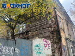 Трещины, обломки кирпичей, граффити – что осталось в Таганроге от дома купца Симановича
