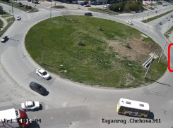 «Мог покалечить ребёнка»: в Таганроге нарушитель уходил от погони ДПС и врезался в машину