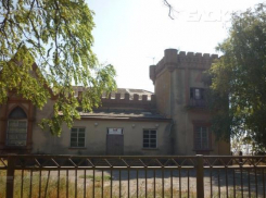 Усадьбу Лакиера накроют полиэтиленом на время осенних ливней