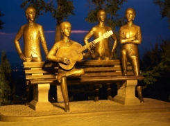 Жители Ростова против установки памятника «The Beatles»