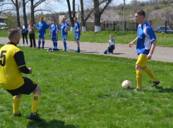  Таганрожцы заняли третье место, играя в футбол на полях уменьшенного размера 