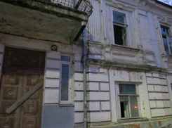 В соцсети «Блокнот Таганрог» правительство Ростовской области отчиталось о старом здании поликлиники Водников