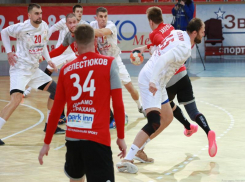 Таганрогские гандболисты проиграли последнюю игру года
