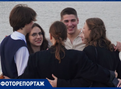 Фоторепортаж: Таганрогские выпускники — между детством и взрослой жизнью