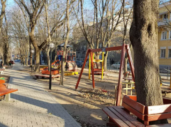 Таганрог будет снабжать область детскими площадками 