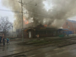 В Таганроге произошел страшный  пожар – горело кафе «Зонтик»