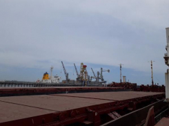 Украинцы выставили на торги таганрогское судно