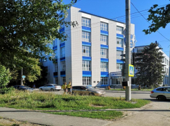 Подростки - попрошайки сменили место сбора денег в Таганроге