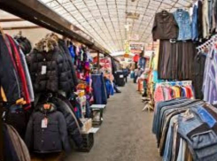 Таганрожец украл 4 пары джинсов на украинском рынке