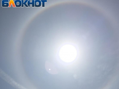 Сегодня в небе таганрожцы увидели солнечное гало 