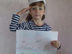 Соня Колоколенко ждет лета, чтобы строить песочные замки с папой и братиком