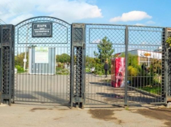 Маньяк-велосипедист хватает за попы девушек в парках Таганрога