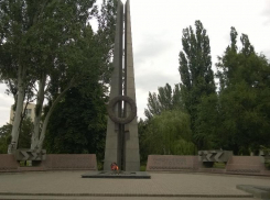 Календарь: 35 лет назад в Таганроге открыли мемориал металлургам, погибшим в годы ВОВ