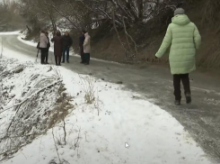 Под Таганрогом жители отстояли кратчайший путь к городу