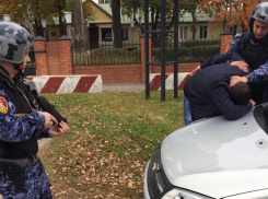 Сразу двух хулиганов задержали росгвардейцы Таганрога