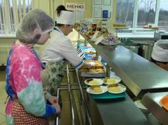 Столовые таганрогских школ получат новую мебель и оборудование