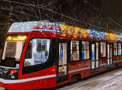Праздник продолжается: новогодние вагоны будут радовать горожан до середины января