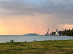 Теплоход «Сергей Кучкин» пришвартовался к новому причалу в Таганроге