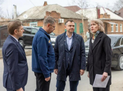 Юрий Слюсарь побывал на месте падения БПЛА в Таганроге – какие прогнозы на восстановление имущества дают власти