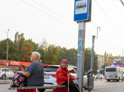Неудобства на пути к жемчужине юга: автобусная остановка у вокзала Таганрога нуждается в обновлении