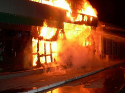 В Таганроге ночью сгорел магазин 